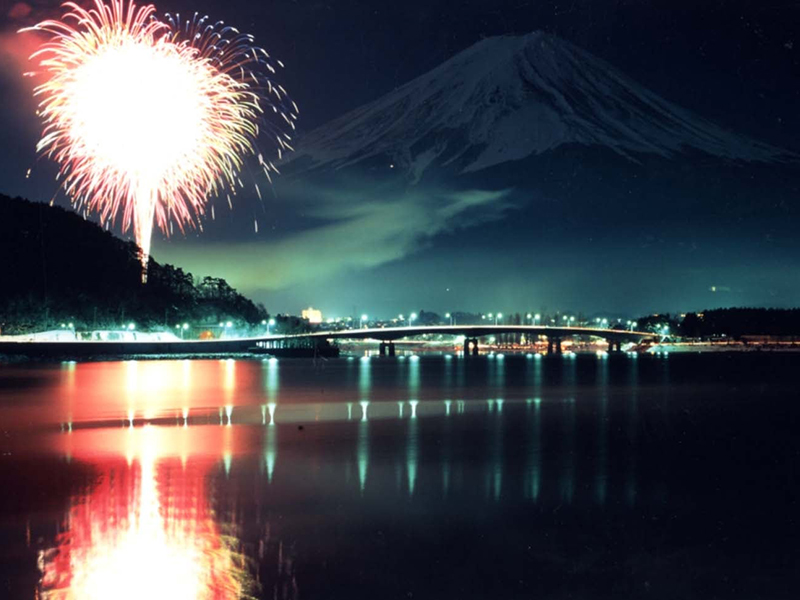 河口湖冬花火